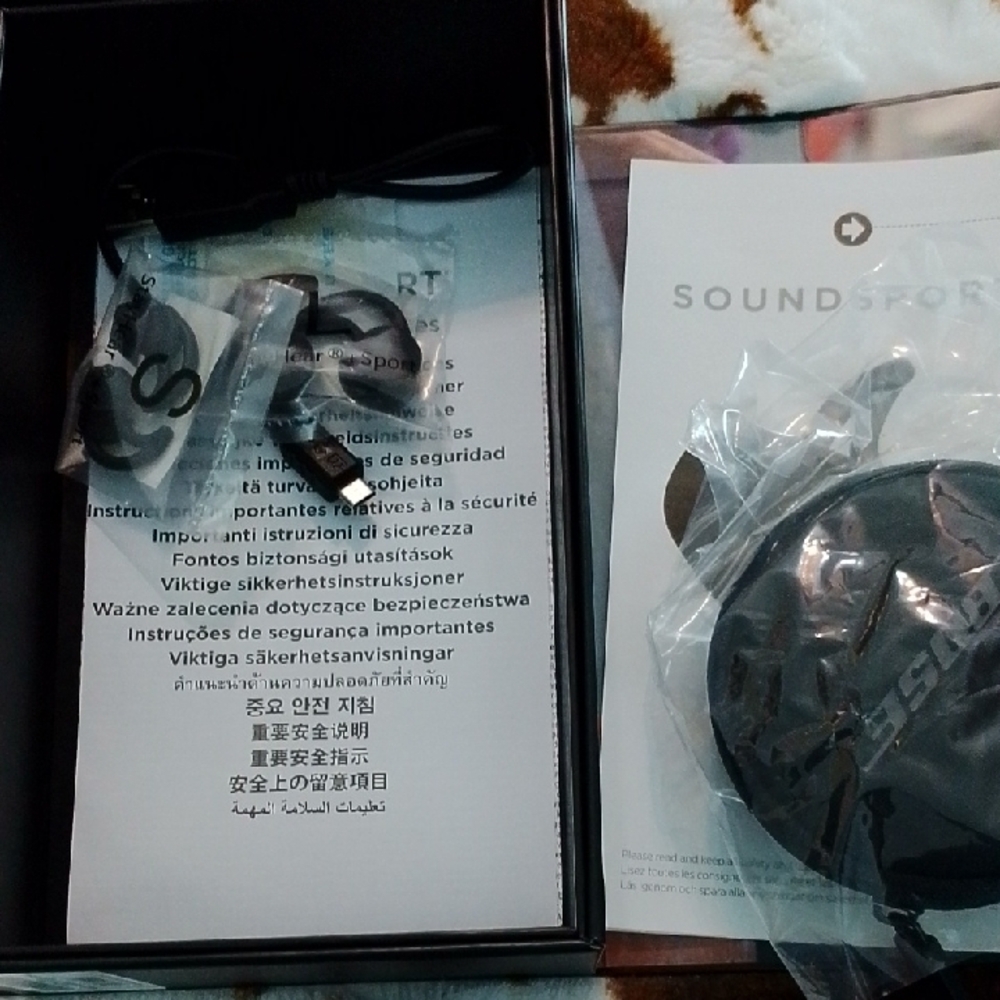 Bose SoundSport Wireless Earbuds - Dark Gray - Picture 7 of 10